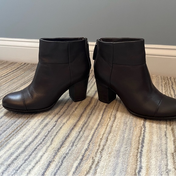 Like new Clarks Collection “cushion soft” bootie - Picture 3 of 5